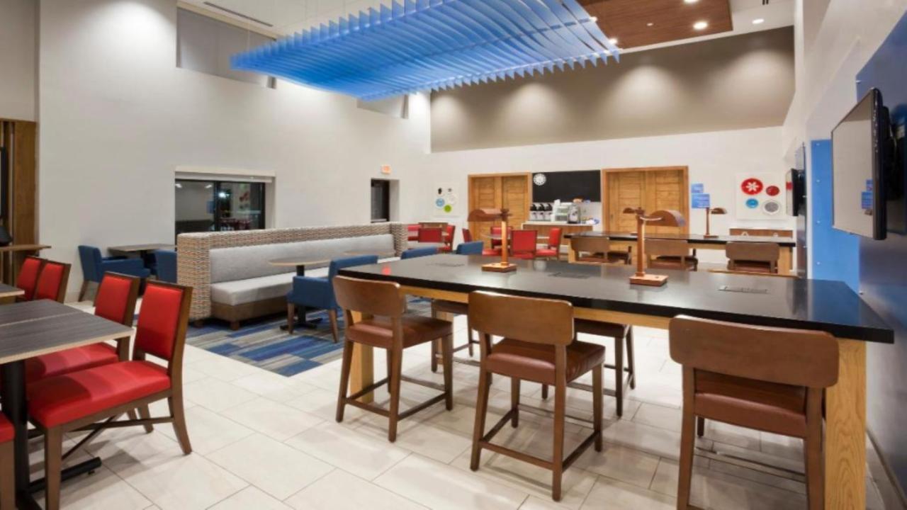 Holiday Inn Express & Suites Ripley By Ihg Buitenkant foto