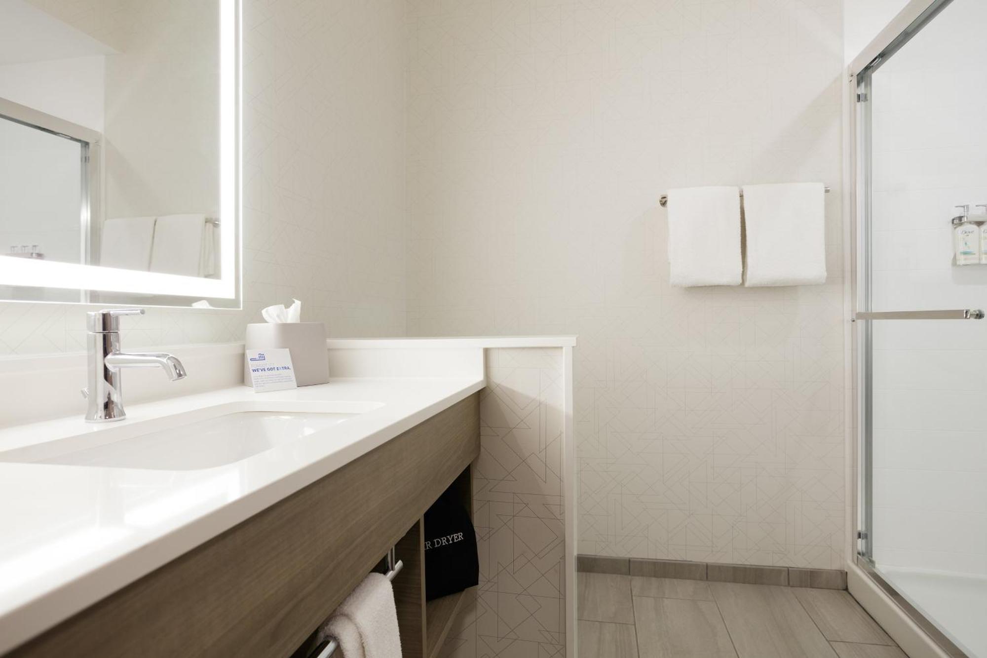 Holiday Inn Express & Suites Ripley By Ihg Buitenkant foto