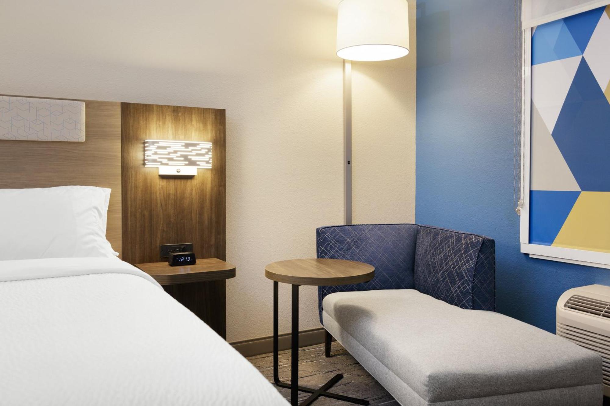 Holiday Inn Express & Suites Ripley By Ihg Buitenkant foto